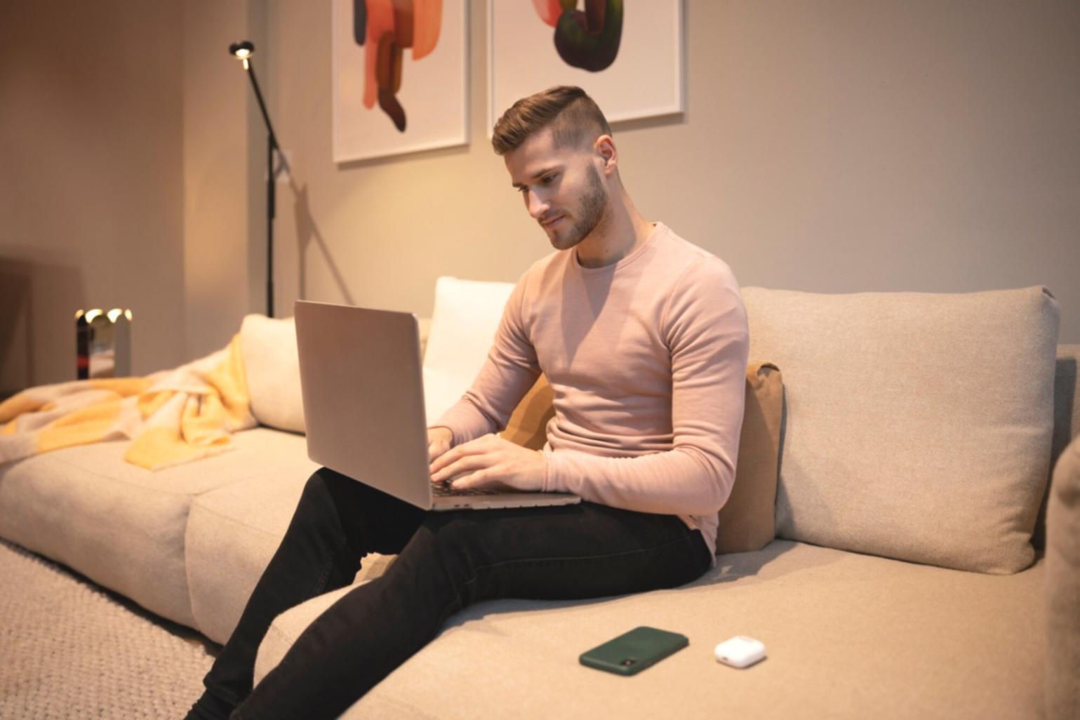 Geschäftspartner bei strategischer Besprechung